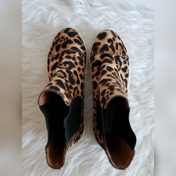 🥳 HP 🥳 Steve Madden Sneakers - Picture 2 of 6